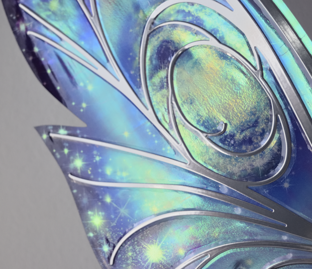Closeup of front of wing showing some very faint wrinkling