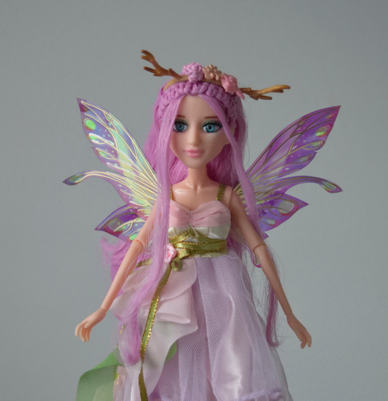 Salome 3 and 3/4 inch Doll & Accessory Fairy Wings in Fuchsia & Green with Brass Veins